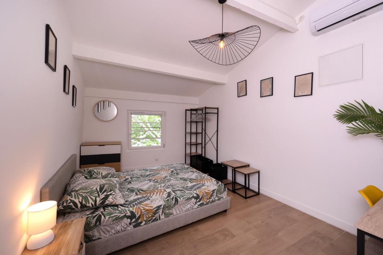 Le Nostradamus - Magnifique Appartement Cours Principal Plein Centre Avec Parking Salon-de-Provence Zewnętrze zdjęcie