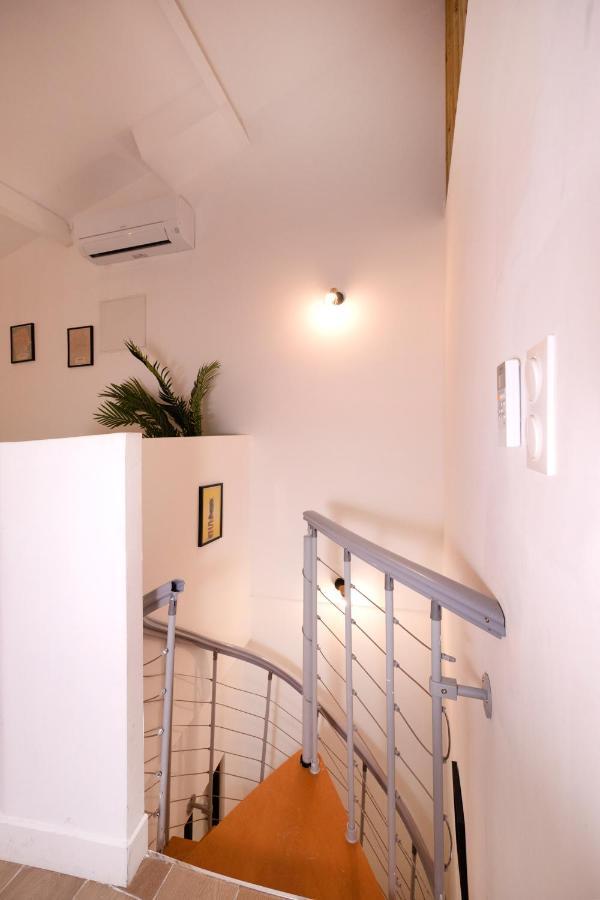 Le Nostradamus - Magnifique Appartement Cours Principal Plein Centre Avec Parking Salon-de-Provence Zewnętrze zdjęcie